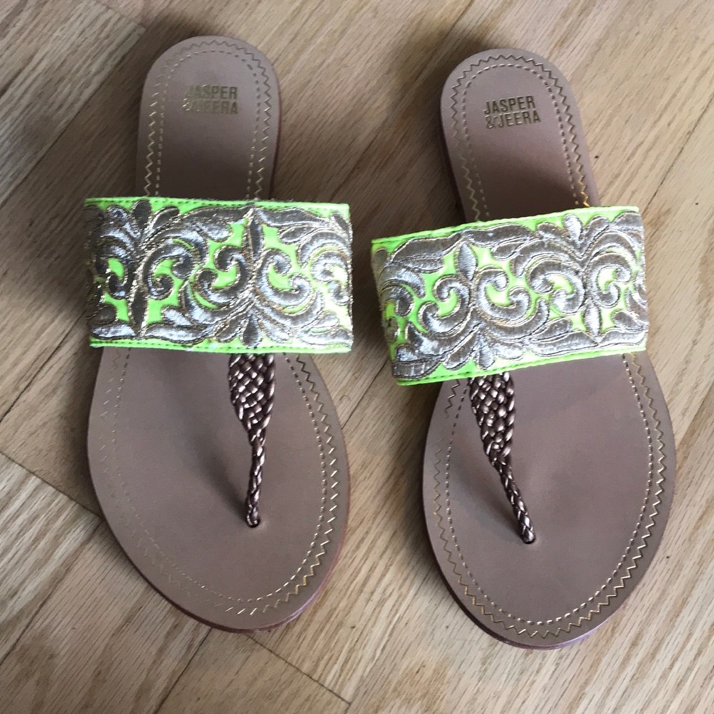 Anthropologie embroidered sandal. Size 38.